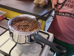 Onze kleinzoon helpt Opa mee